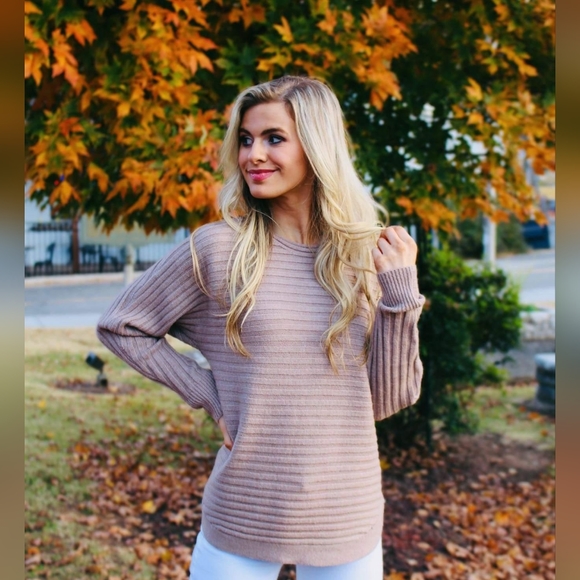 sweater - Picture 3 of 4